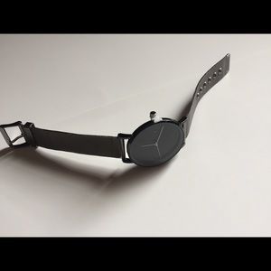 Black Unisex Sleek Quartz Watch